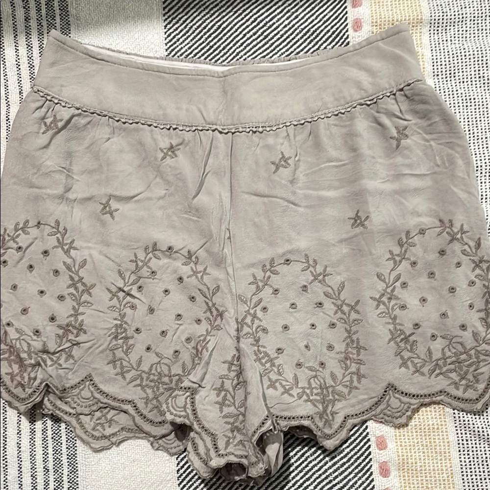 Knox Rose Embroidered Gray Shorts